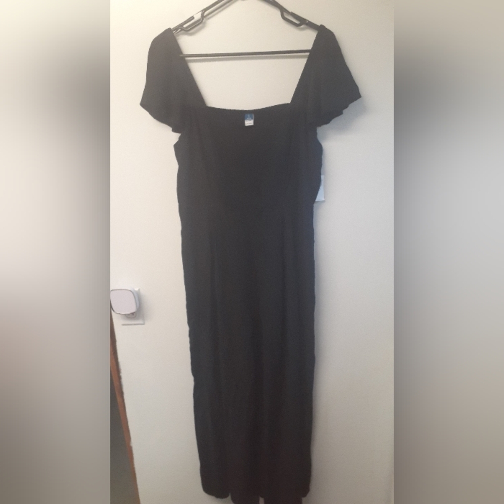NWT Old Navy black ruffly shoulder jumpsuit - size petite large